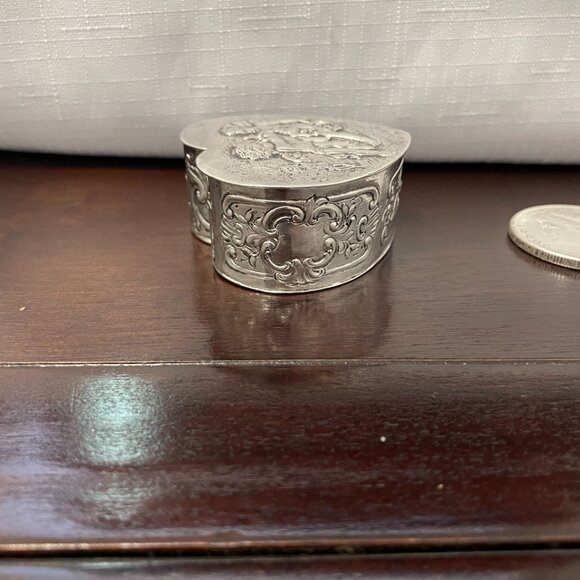 German .800 silver heart shaped trinket box, post 1888 - Picture 3 of 7
